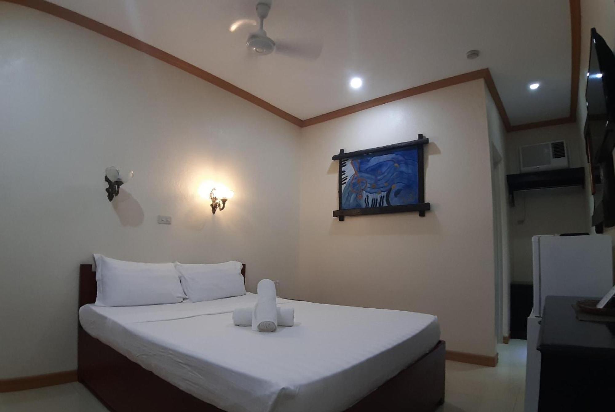 Reddoorz At New Casamila Hotel Palawan بويرتو برينسيسا المظهر الخارجي الصورة